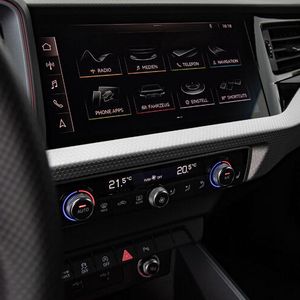 (Audi)