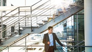 Prof. Dr. Michael Decker von der Universität Würzburg forscht u.a. an lichtschaltbaren Substanzen und molekularen Sonden zur Schmerztherapie. (Juli Eberle maijuniundich.de, Uni Würzburg)