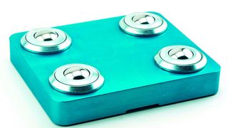 Der Mover ist standardmäßig mit vier Rollen ausgerüstet. Die Version „Super“ kann pro Einheit Lasten bis knapp 200 kg aufnehmen, der Heavy-Mover schafft 1080 kg. (Dr. Erich Tretter)