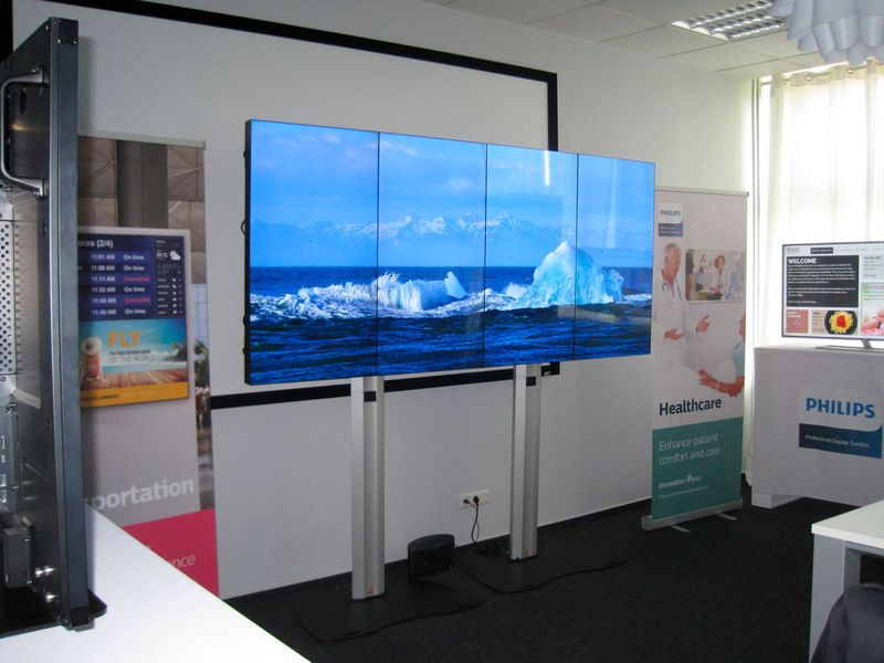 In den Showrooms von iiyama, LG, Philips, Samsung und TechniSat konnten die Besucher sämtliche Neuheiten der Hersteller live echt und in Farbe betrachten. (Bild: Vogel IT-Medien GmbH)