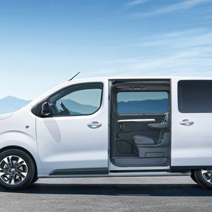 In der längsten Version kommt der Trapo mit einem maximalen Ladevolumen von rund 4.500 Litern.(Bild:  Opel)