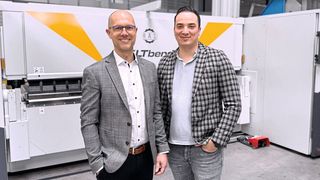 Blechnet sprach mit Matthias Huber, Geschäftsführer von RAS Reinhardt Maschinenbau (links), sowie Philipp Dronia, Head of Sales bei RAS. (Bild: RAS)