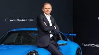 Oliver Blume steht schon länger wegen seiner Doppelrolle an der Spitze von Porsche und dem VW-Konzern in der Kritik. (Bild: Porsche)