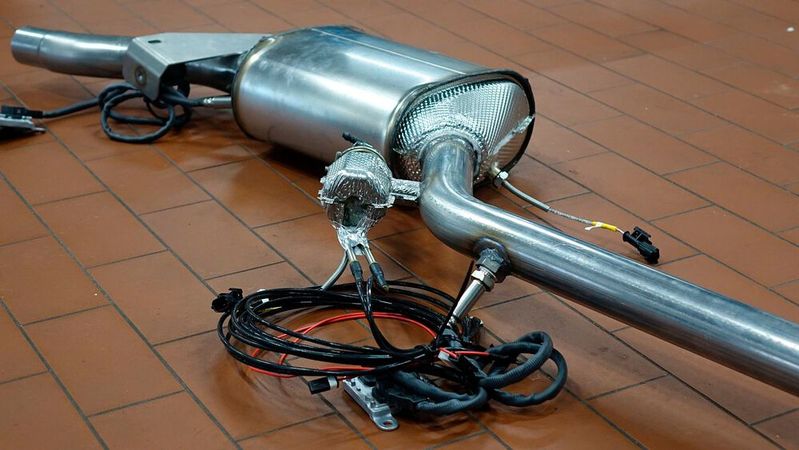 Am Boden: Dieselnachrüstung für Personenkraftwagen. (Bild:  Rosenow/»kfz-betrieb«)