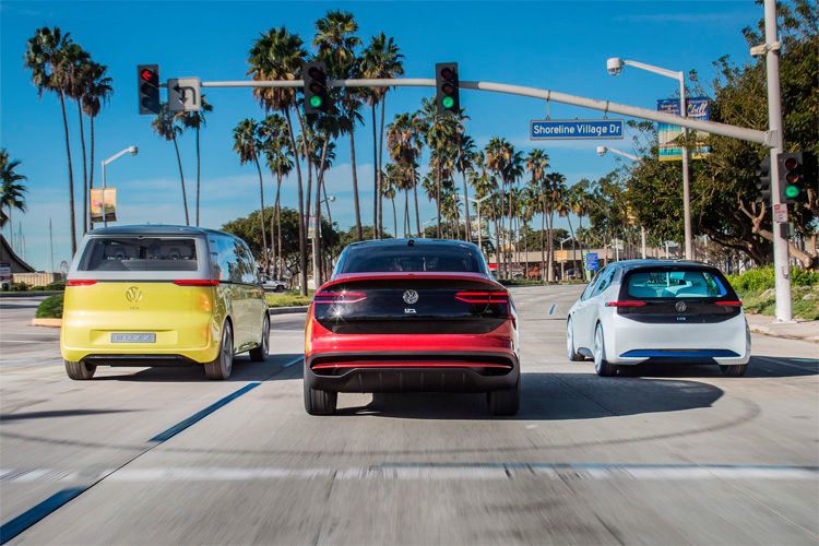 Mit konkreten Fakten zu den Modellen hält sich VW noch bedeckt. Bekannt ist, dass alle Modelle aus dem neuen modularen Elektrobaukasten zusammengesetzt werden und je nach Batterie Reichweiten von 400 beziehungsweise 600 Kilometern schaffen sollen. (Ingo Barenschee/Volkswagen)