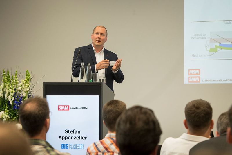 Stefan Appenzeller, Big Kaiser Präzisionswerkzeuge AG erklärte die Evolution im Feinbohren und wofür das Unternehmen den Prodex Award 2016 erhalten hat. (Thomas Entzeroth)