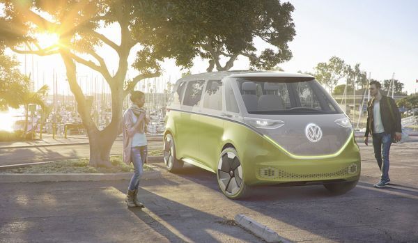 Der emissionsfreie Allradantrieb mit einer Systemleistung von 275 kW/374 PS (E-Motor jeweils mit 150 kW vorn und hinten) passt perfekt zum dynamischen Charakter des I.D.BUZZ. (Volkswagen)