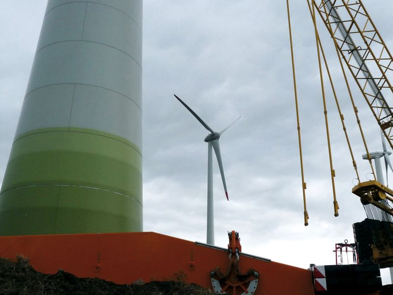 Auf die Schraubenverbindungen an Windkraftanlagen greifen hohe Kräfte und Momente an. (Bild: Michel)