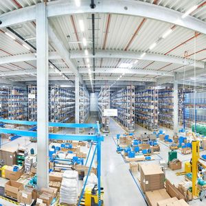 bito stattet logistikcenter von kuhne nagel aus