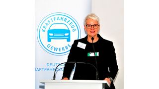 ZDK-Geschäftsführerin Birgit Behrens informierte beim 17. ZDK-Ausbildertag unter anderem über kostenlose Weiterbildungsmöglichkeiten für Ausbilder. (Schmidt/»kfz-betrieb«)