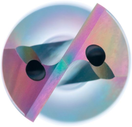 Mit gerade ausgeführter Hauptschneide und der internen Kühlschmiermittel-Zufuhr steht der VHM-Bohrer Ultra N Pro laut Anbieter nicht nur für eine hohe Bohrleistung.(Bild:  Hahn+Kolb)