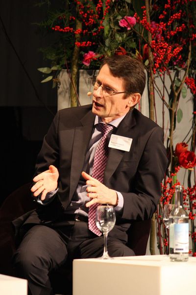 Peter Allensbach (Direktor PSI) während der Diskussionsrunde an der Eröffnungsfeier des SwissFEL (Sergio Caré / VBM)