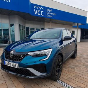 Die Front des 2020 präsentierten und im letzten Jahr überarbeiteten Modells entspricht nicht mehr dem aktuellen, deutlich kantigeren Renault-Markengesicht.(Bild:  Mauritz – VCG)