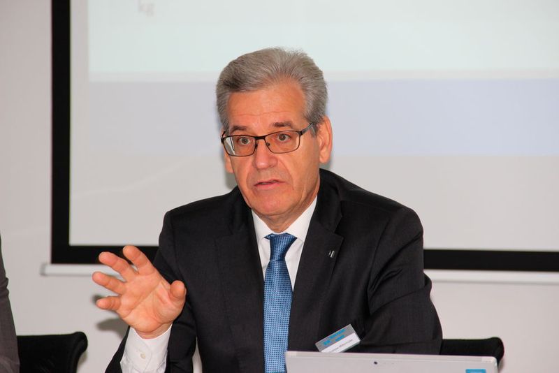 „Mittelfristig wollen wir 50 % unseres Umsatzes mit den MCT-Bearbeitungszentren erzielen”, sagt Andreas Mittermüller, Geschäftsführer der Burkhardt + Weber Fertigungssysteme GmbH. (Bild: Kroh)