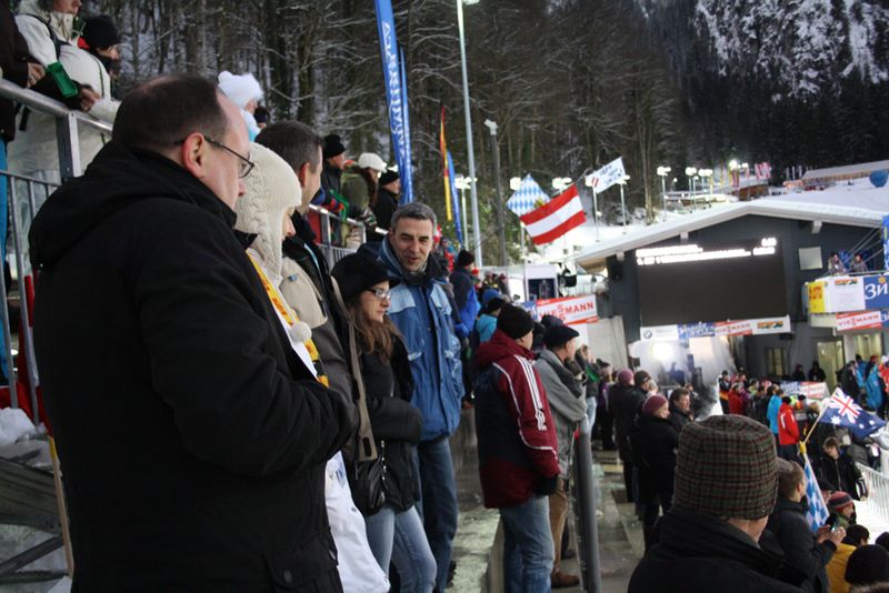 Die besten Plätze auf der Tribüne: ECOMs Kunden und Mitarbeiter genossen die Bob-Atmosphäre. (Archiv: Vogel Business Media)