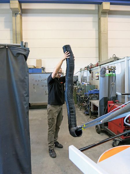 Hier zu sehen ist der Schlauch mit einer Länge von 4 m. Außerdem ist das Schweißrauch-Filtergerät auch in einer Rohrausführung erhältlich. (Bild: Finus)