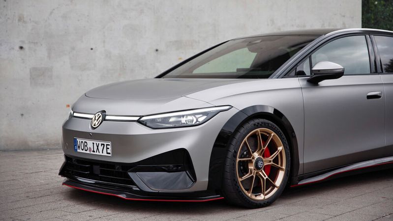 VW hat auf dem ID-Treffen in Locarno eine deutlich geschärfte Version des ID 7 enthüllt.(Bild:  Volkswagen)