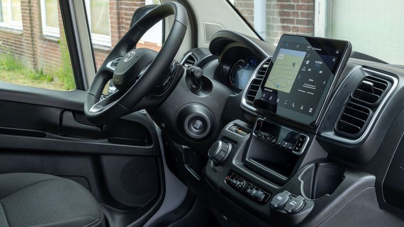 Hinzu kommt ein großer Touchscreen in der Mitte des Armaturenbretts. (Bild: Arnau Puig)