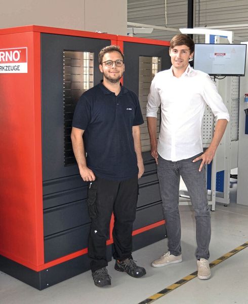 Alexander Böthel (Adelmann, l.) und Simon Lang (Arno Werkzeuge) stehen in ständigem Kontakt und klären alle Fragen direkt. (Arno Werkzeuge)