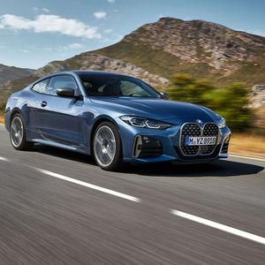 Der neue 4er hebt sich optisch deutlich von der 3er-Reihe ab.(Bild:  BMW)