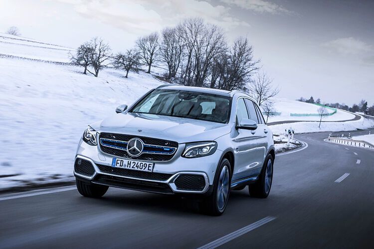 Die Brennstoffzellen-Einheit selbst nimmt nicht mehr Raum ein, als ein Vierzylinder-Motor. (Daimler)