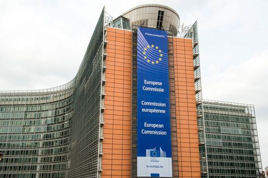 Hinter diesen Mauern wurde vor Kurzem entschieden, für den Schwenk der deutschen Industrie hin zur Klimaschonung rund vier Milliarden Euro Unterstützung zu bewilligen.(Bild:  B. Schellenbaum)