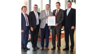 Ausgezeichnete „Best Supplier“ in Reinach (v.l.n.r.): Konrad Karl (Endress+Hauser, Regionalvertriebsleiter, München); Stephan Lahrmann (Wacker, Beschaffung Technik & Dienstleitungen, Burghausen); Nikolaus Krüger (Endress+Hauser, Geschäftsführer Vertrieb, Reinach); Jörg Krey (Wacker, Leiter Technischer Einkauf und Logistik, Burghausen); Markus Bachhuber (Endress+Hauser, Vertrieb Außendienst). (Bild: Endress + Hauser)