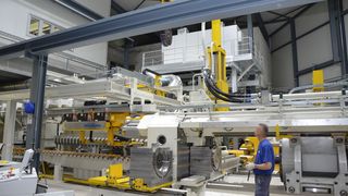 Die Aluminium-Laufen AG wird weiterhin in die Automatisierung der Produktion investieren. Auf dem Bild die neue 32 MN Stangenpresse. (Bild: Aluminium Laufen)
