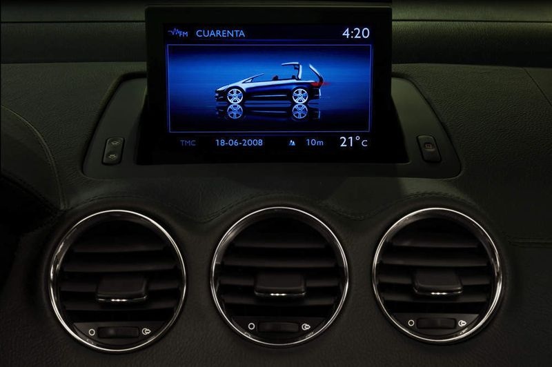 Das Öffnen und Schließen lässt sich auf dem zentralen Farbbildschirm beobachten. (Archiv: Vogel Business Media)