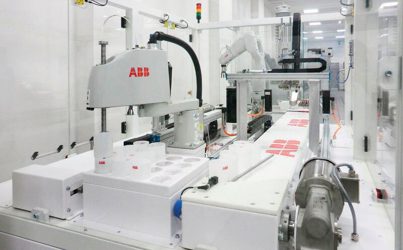 Auch Robotik- und Automationslösungen bereichern das Smart Lab. (ABB)