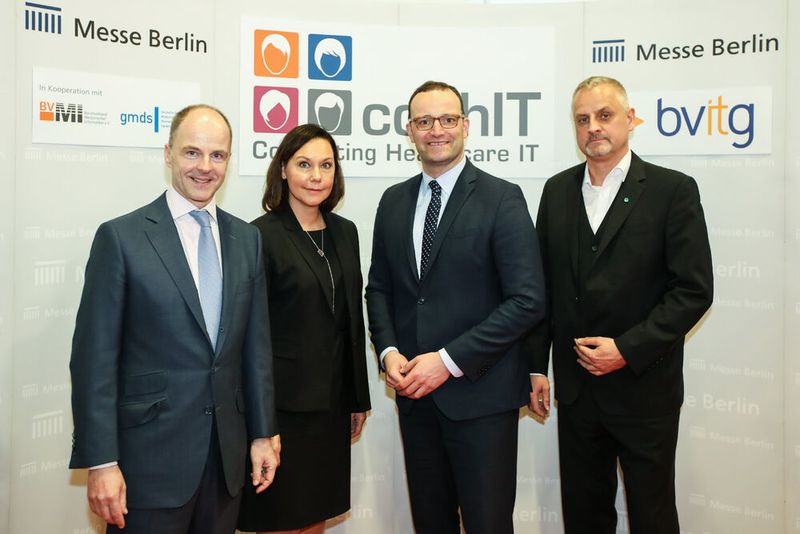 (v. l.) Dr. Christian Göke (Vorsitzender der Geschäftsführung, Messe Berlin Gmb), Anne-Mari Virolainen (finnische Ministerin für Außenhandel und Entwicklung), Jens Spahn (Bundesgesundheitsminister) und Jens Naumann (Vorstandsvorsitzender des  Bundesverbands Gesundheits-IT (bvitg)) (Messe Berlin GmbH)