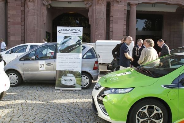 Bertha Benz Challenge 2012, 2. Tag: Präsentation der Fahrzeuge vor dem MannheimerSchloss am Vormittag (Ulrich Steinlechner)