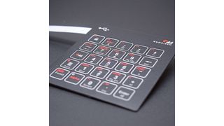 Dank Kupfer lassen sich kleine Elektronikbauteile direkt in die Folientastatur integrieren. Das Flachbandkabel wird dadurch schmaler und ist direkt mit USB kompatibel (Kundisch)