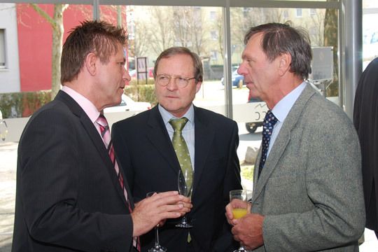 ZDK-Vizepräsident Wilhelm Hülsdonk, Hans Medele, Obermeister der Kfz-Innung für München und Oberbayern und Pressesprecher des Landesverbands Bayern sowie Hans-Jürgen Vogel, Präsident des Landesverbands Thüringen. (Archiv: Vogel Business Media)