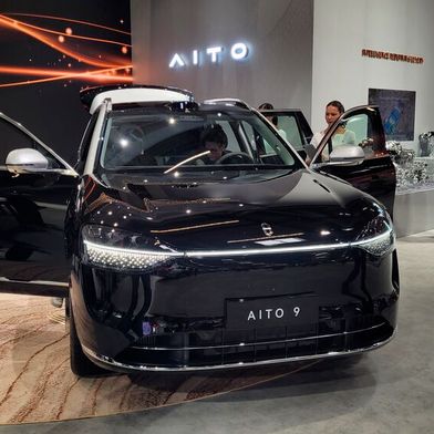 Der Aito 9 ist das Flaggschiff des chinesischen Autobauers. (Bild: Wehner - VCG)
