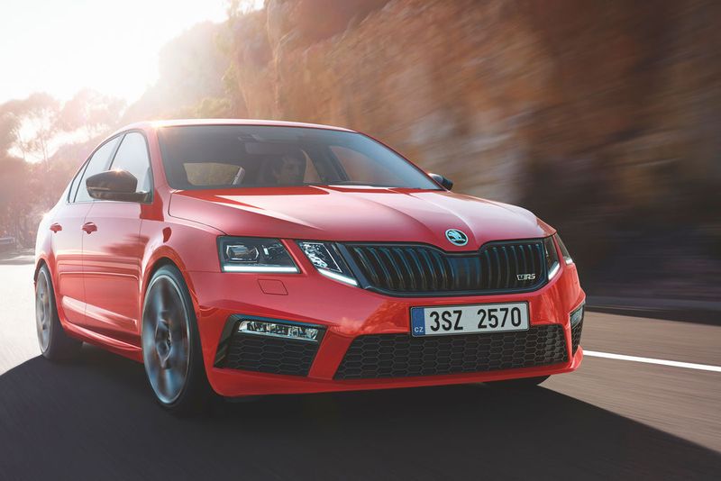 Skoda bringt zahlreiche Derivate bestehender Modelllinien nach Genf. Darunter den neuen Octavia RS, dessen mit 180 kW/245 PS starker TSI-Motor für kräftigen Vortrieb sorgt. (Skoda)