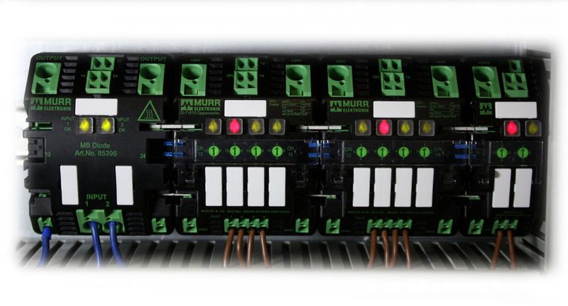 Durch ein Brücksystem lassen sich die Geräte einfach und ohne Verdrahtungsaufwand mitei-nander kombinieren. (Bild: Murrelektronik)