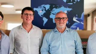 Von links: VCG-Geschäftsführer Matthias Bauer und Günter Schürger, Gerd Kielburger, Director International Business & Strategy der VCG sowie Eviom-Gründer und Geschäftsführer Nils Horstmann.  (Bild: Ute Karneth)