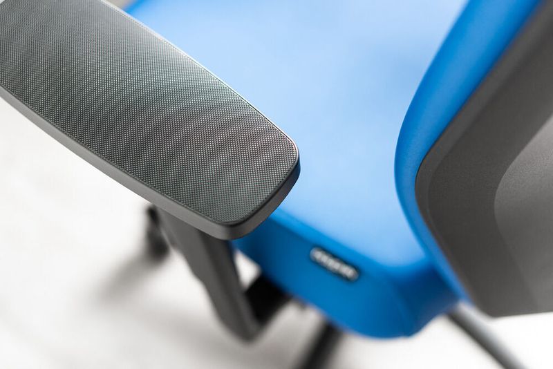 Die antimikrobielle Micro-Silver-BG-Technologie von Dauphin kommt in der Bürodrehstuhlfamilie Stilo sowie dem Mehrzweckstuhl Fiore zum Einsatz.  (Dauphin)