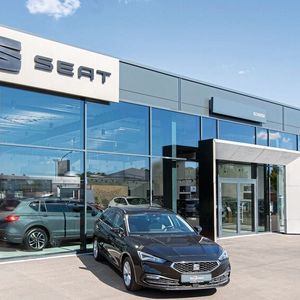 Farblich sind die Einheiten nach außen sichtbar getrennt. Seat und Cupra sind anthrazitfarbig, ...(Bild:  Scherer-Gruppe)