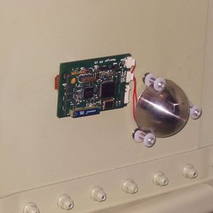 Abb. 2: Das Modul an der Flugzeugwand 