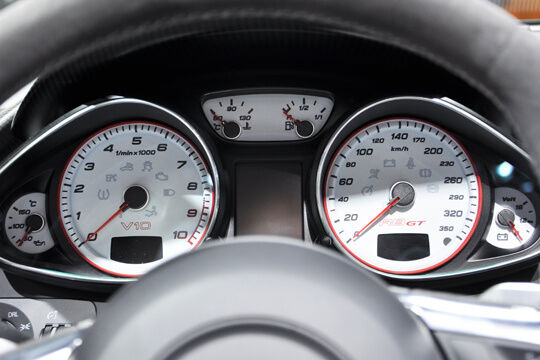 Schon deutlich mehr zu sehen gibt's beim Audi R8 5.2 quattro... (Foto: Rehberg)