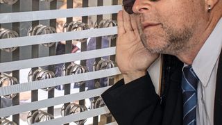 Das „Kryptographie-Fenster“ ist eine mögliche Anwendung für phononische Kristalle. Es verfälscht Sprache rein mechanisch – ohne Elektronik oder Strom. (Gian Vaitl / Empa)