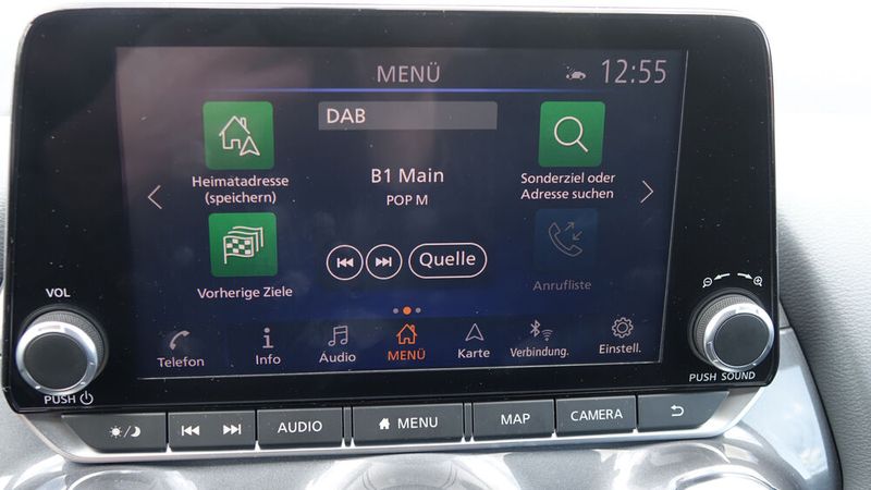 Für Navi und Infotainment gibt es einen 8-Zoll-Touchscreen in der Mittelkonsole. (Bild: Dominsky/»kfz-betrieb«)