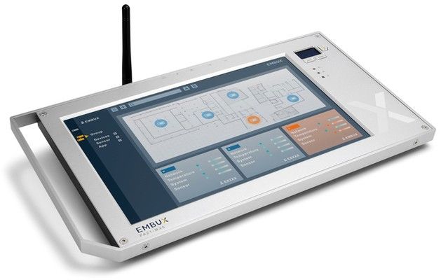 Red Dot Award 2015 -PA31-Industriecomputer von EMBUX, Taiwan: Der Industriecomputer PA31 lässt sich wie ein Tablet-PC verwenden. Er kann auf einem flachen Untergrund genutzt oder an die Wand montiert werden. Das Gerät wurde speziell für die Verwendung mit der Software-Plattform EiS konzipiert und dient als Steuerungszentrale für vielfältige technische Prozesse. Der Computer ist mit einem 10“-Bildschirm sowie mit einem sehr viel kleineren OLED-Bildschirm an der Seite für die Darstellung von Daten ausgestattet.  (Bild: Red Dot)