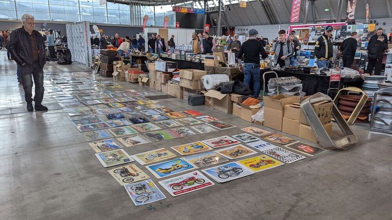 Und auch hier hatte mancher Aussteller derart viel Platz, dass er quasi schon nicht mehr wusste, wie er ihn sinnvoll belegen sollte. (Bild: Dominsky – VCG)