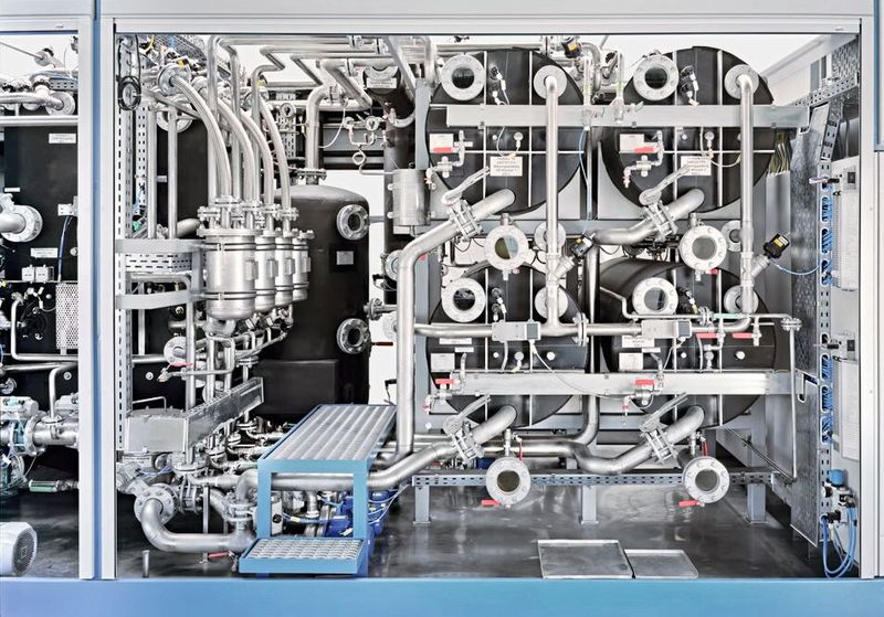 Rückansicht (Wartungsseite) einer Hybrid-Reinigungsanlage. (Bild: Hemo)