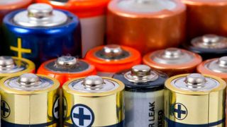 Für Lithium-Batterien als Fracht im Luftverkehr gelten seit dem 1. April 2016 neue Vorschriften. (Fotolia)