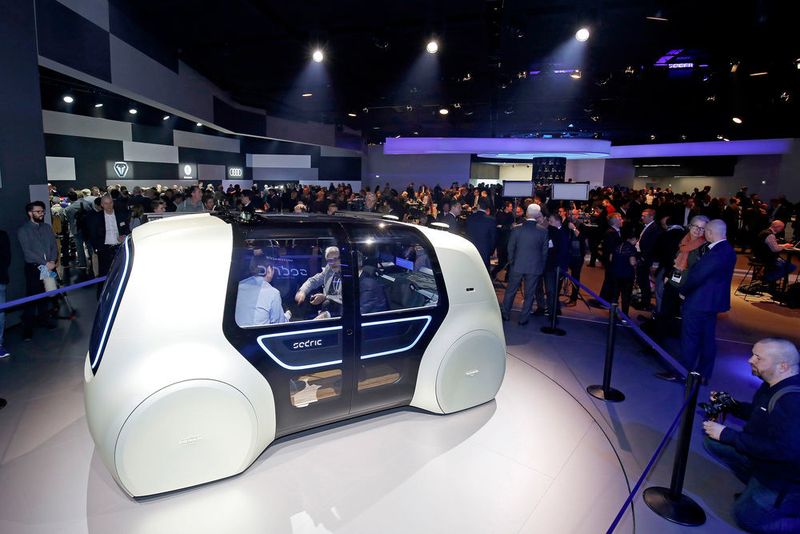 „Mit Sedric schauen wir weit nach vorne“, hatte Müller die Vorstellung kommentiert. „Es zeigt, wie ein neues, integriertes Gesamtsystem Mobilität in der Zukunft funktionieren kann.“ (Volkswagen)
