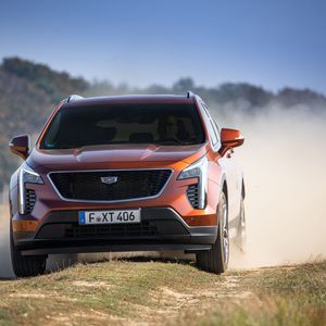 Schon vor dem XT4 hat Cadillac Aufmerksamkeit für seine Fahrzeuge durch extrovertiertes Styling generiert, diese Praxis setzt der neue Fünftürer fort. (Bild:  Auto-Medienportal.Net/Cadillac)